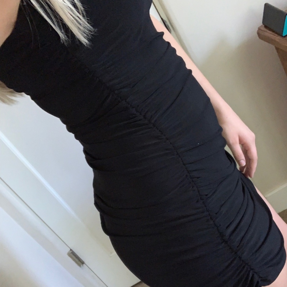 Sexy Black Form-Fitting Sleeveless Dress